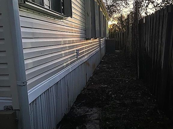 4th image of 8101 SE Skylark Ave