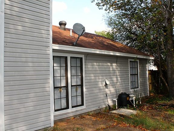 3rd image of 4527 Villawood Dr