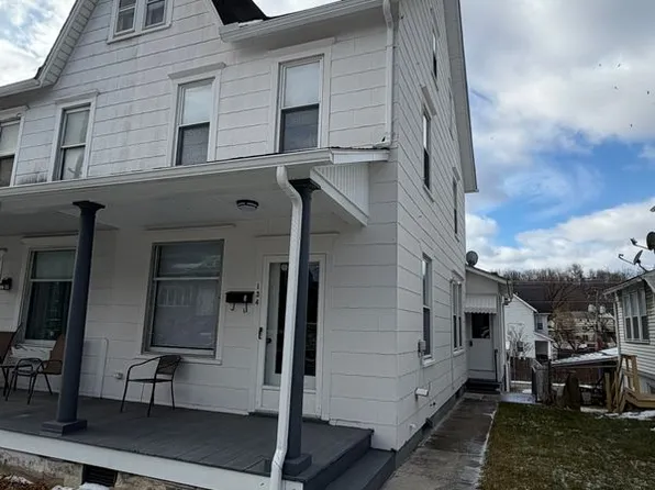 134 N Walnut St, Bath, PA 18014