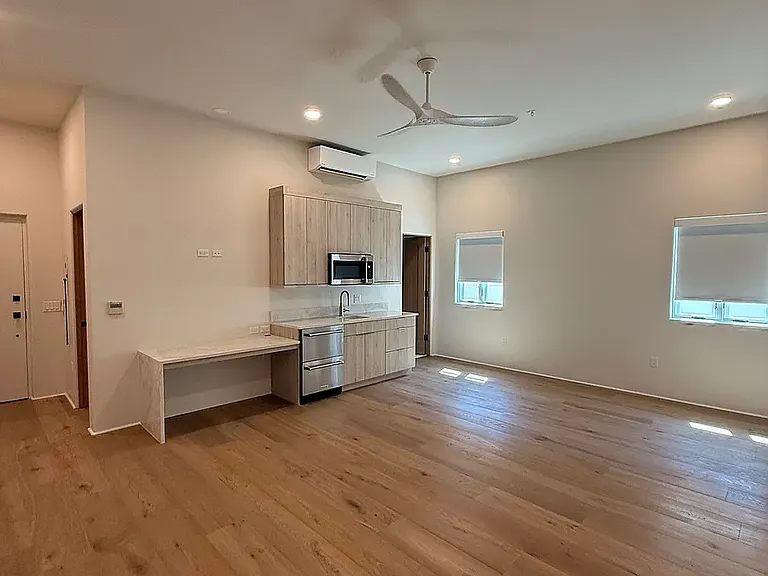 301 W Comstock Ave #4 — Photo 31