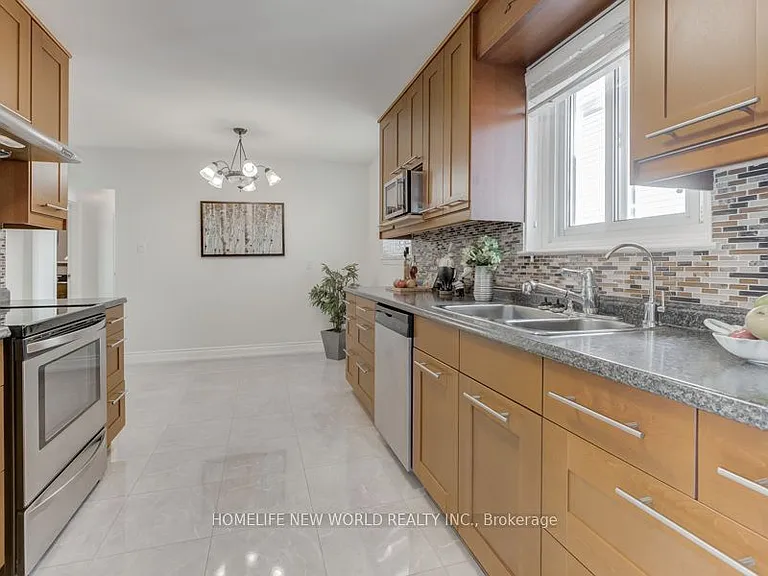 1207 Verhoeven Ct — Photo 6