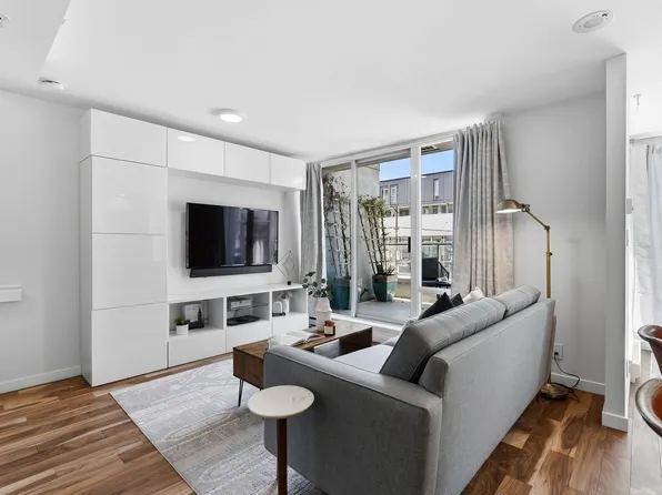 328 E 11th Ave #312, Vancouver, BC V5T 4W1