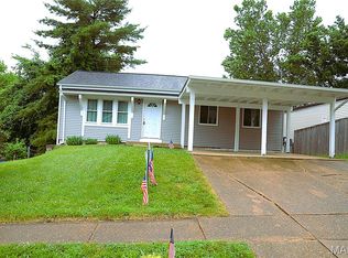 40 Cedar Ridge Dr, Pacific, MO 63069