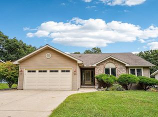 510 Oakridge Dr, Portage, WI 53901