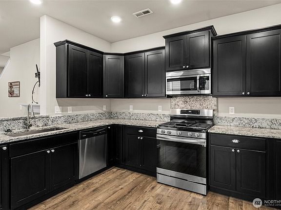 4th image of 3327 Hydra Street NE