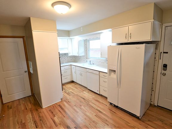 3rd image of 1321 Portsmouth Ave
