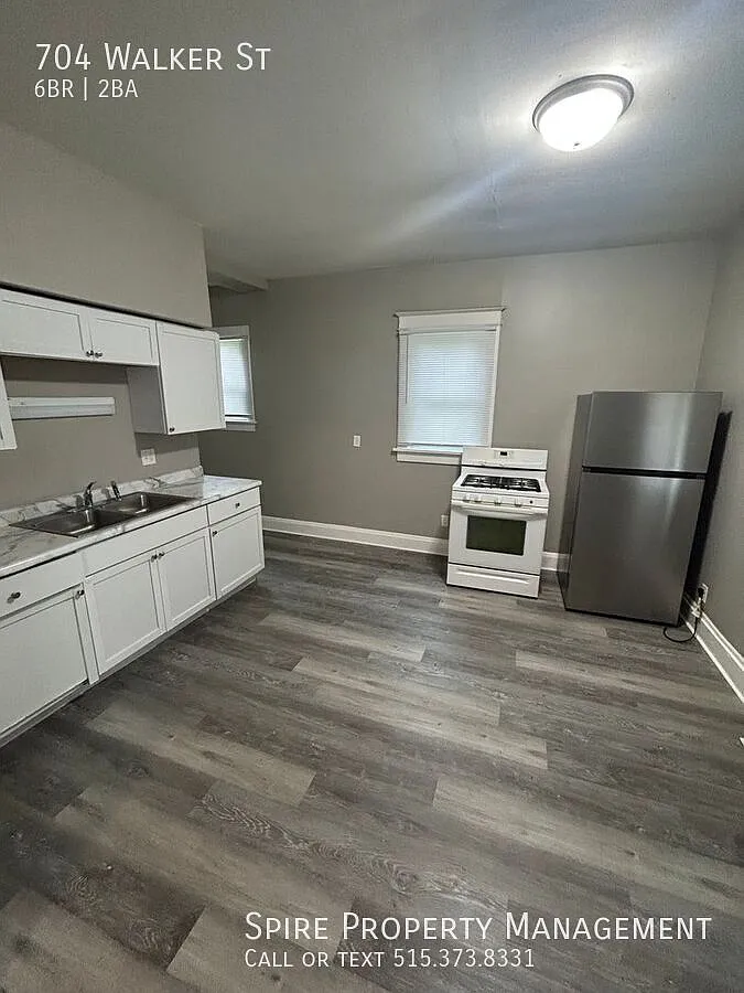 Spacious Income Based 6-Bedroom, 2-Bath Home Near Downtown Des Moines — Photo 1