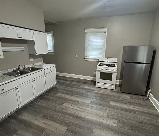704 Walker St — Photo 1