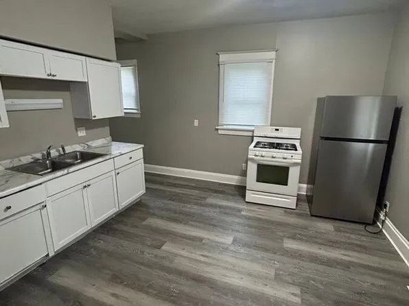 704 Walker St, Des Moines, IA 50316