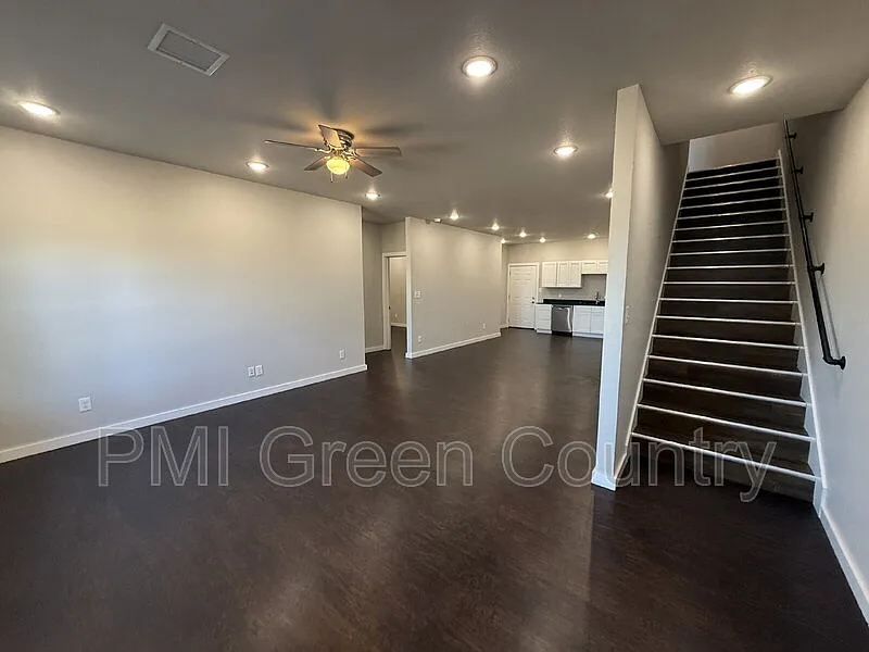 Building Photo - 13513 S Mingo Rd #7