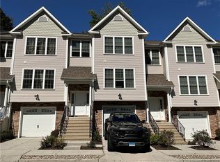 3 Oak Meadows Dr #3, Brookfield, CT 06804