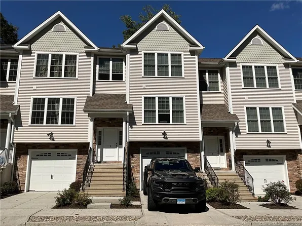 3 Oak Meadows Drive #3, Brookfield, CT 06804