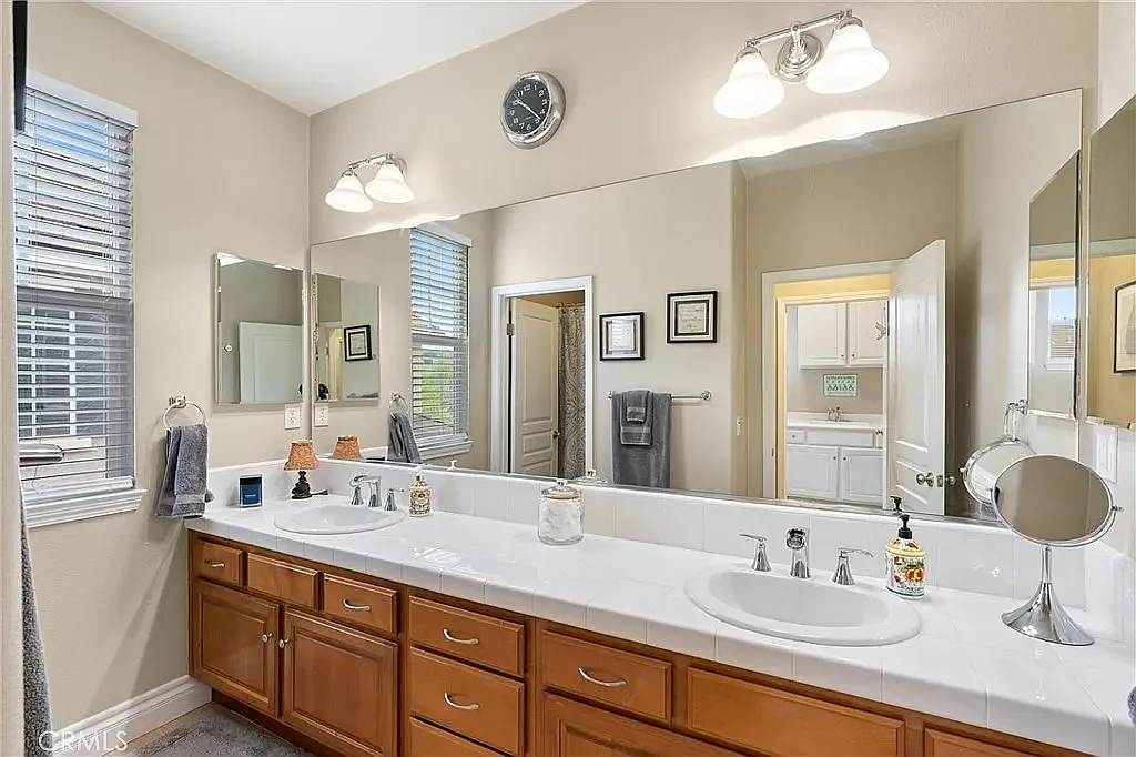 4 bed, 3024 sqft, $4,000 — Photo 4