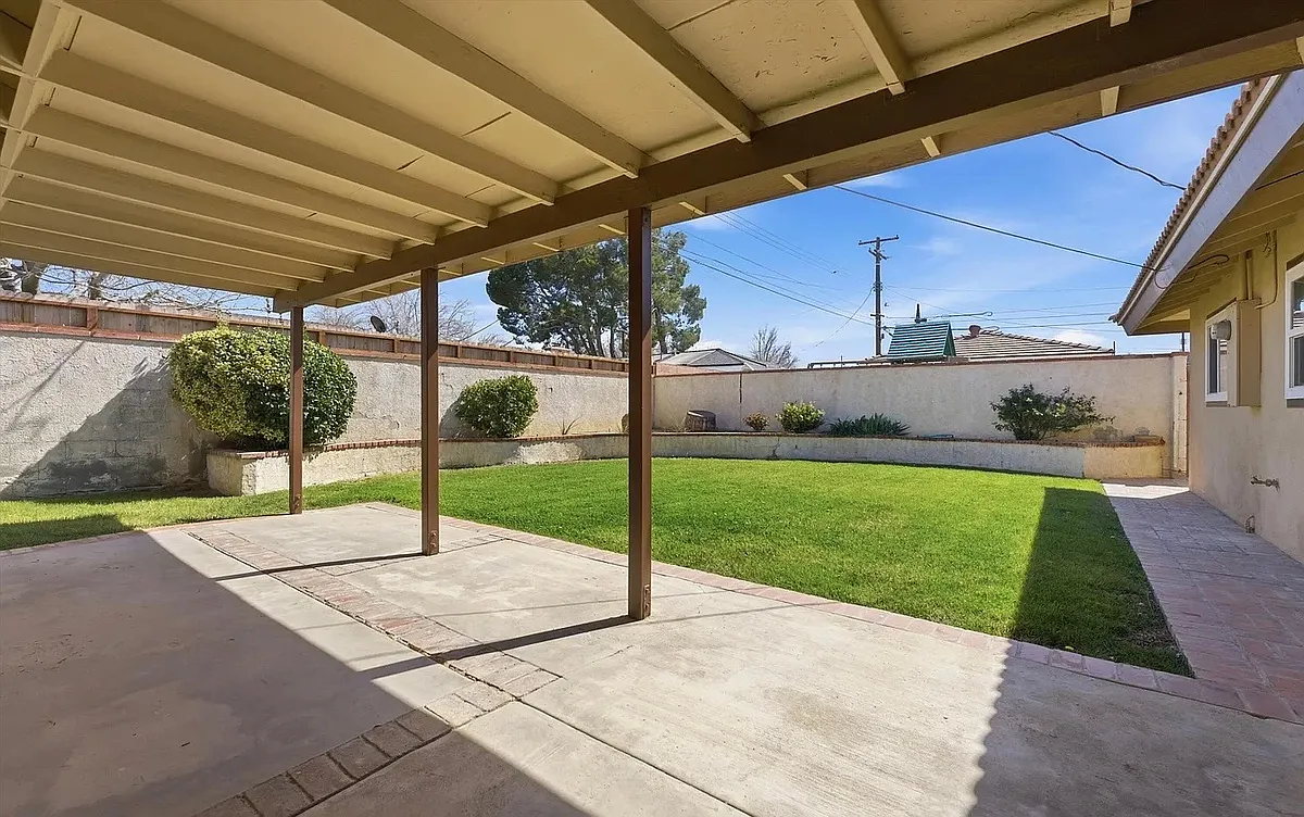 Building Photo - 44508 Lostwood Ave
