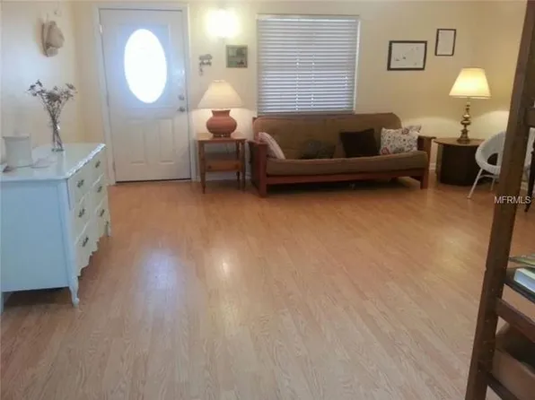 930 14th Ave SW, Largo, FL 33770