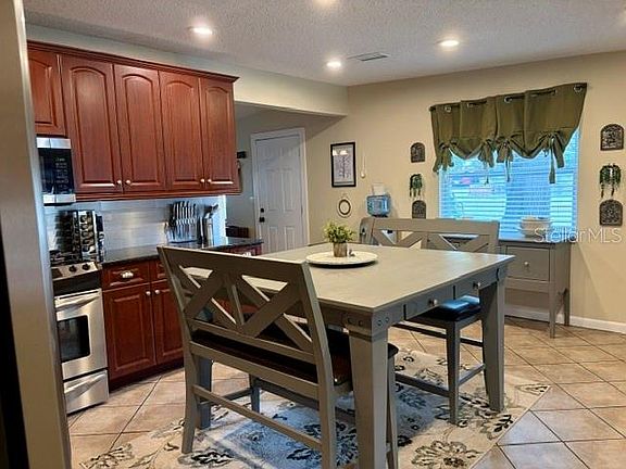 5th image of 915 HARBOR HILL DRIVE