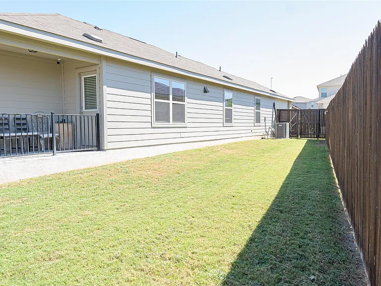 108 Circle Way — Photo 37