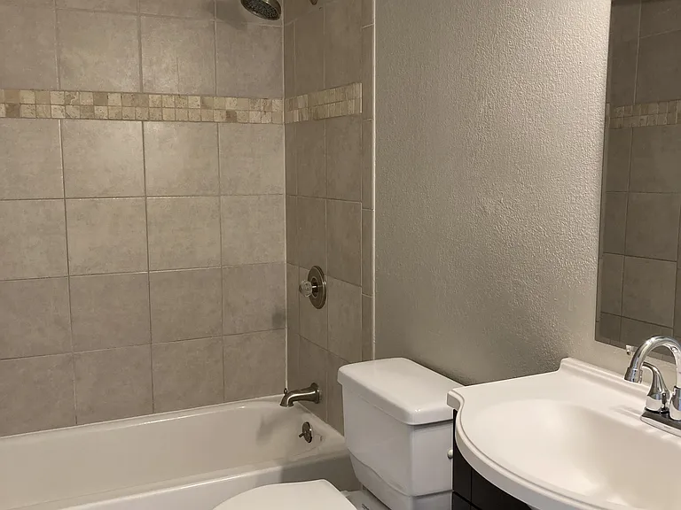 1143 Worchester St — Photo 6