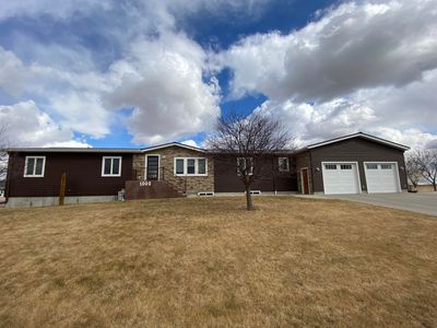1002 S 4th St, Parkston, SD, 57366