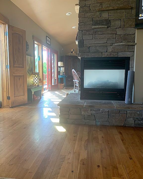 2nd image of 121 W Wild Willow Dr