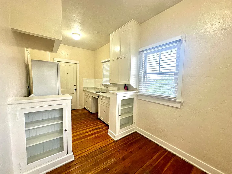 Don Martin Historic Apartments! — Photo 24