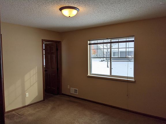 5th image of 1878 Ladbrook Ln