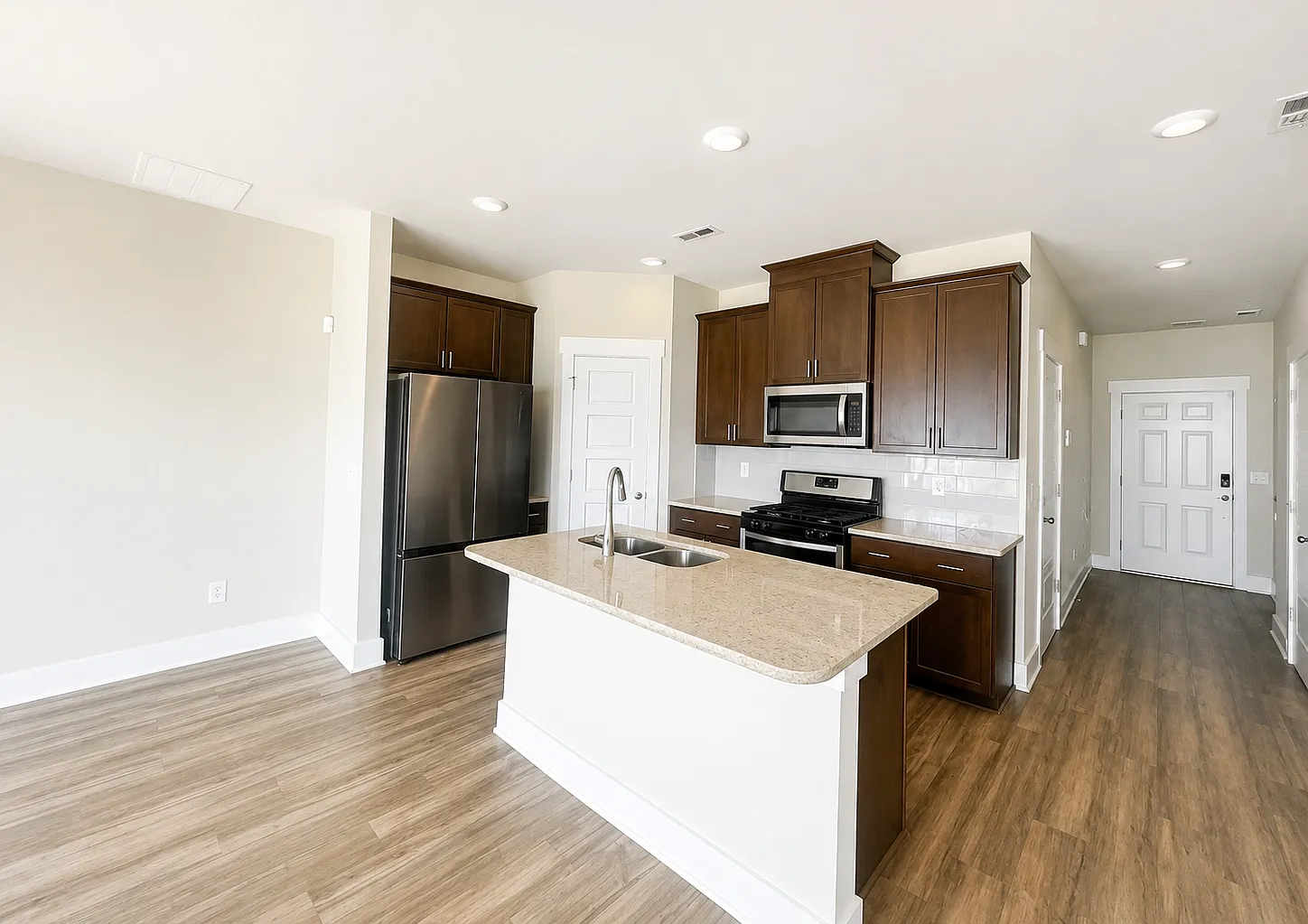 3 bed, 2.5 bath, 1440 sqft, $1,650 — Photo 4