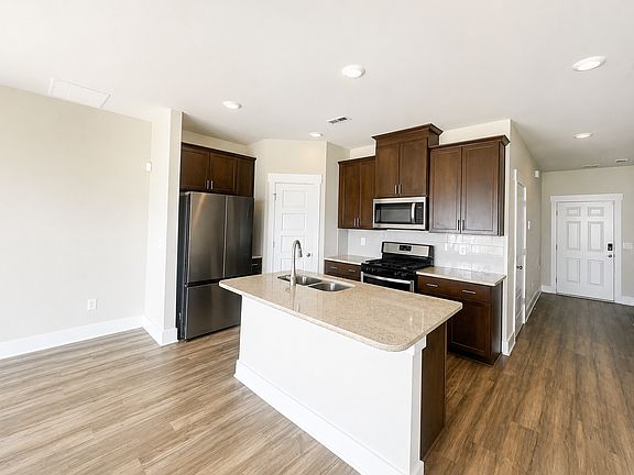 4th image of 4 Beachley Pl