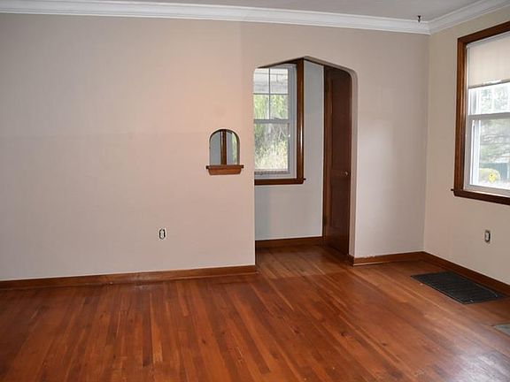 4th image of 105 Deimling Rd