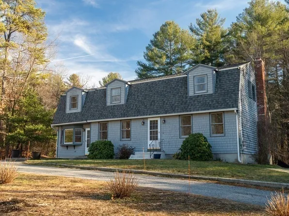 54 Grove St, Upton, MA 01568