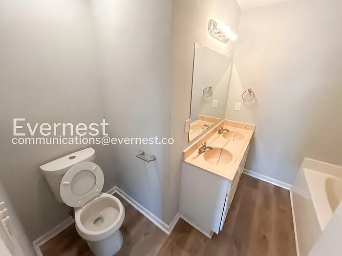 1109 Crescent Way — Photo 9