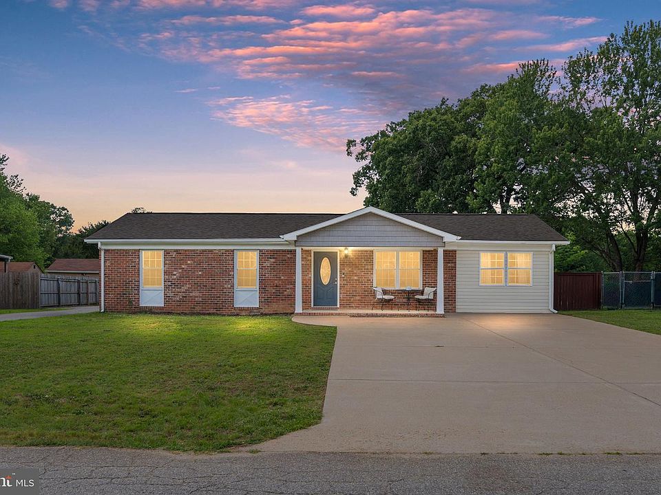 1st image of 609 Edwards Dr