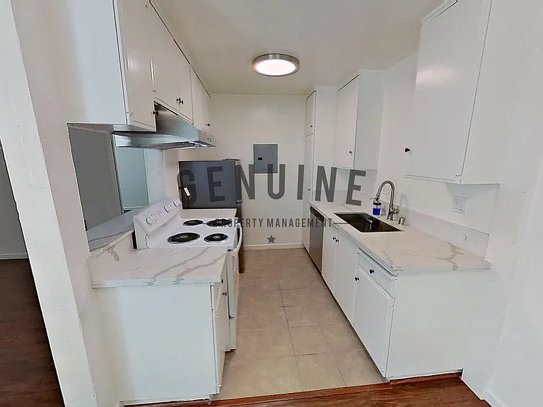 1040 W Macarthur Blvd #50 — Photo 5