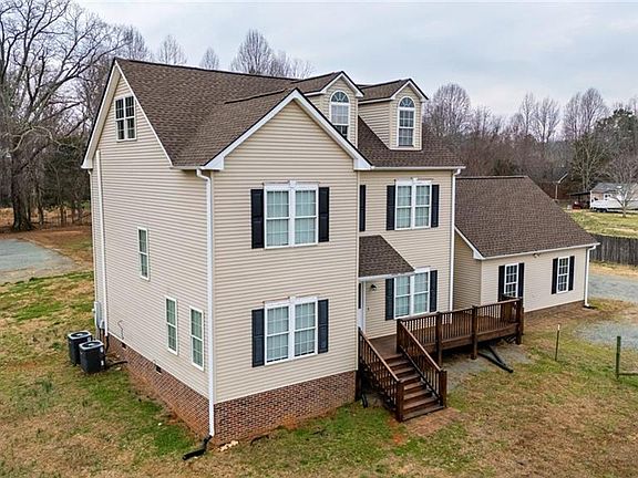 3rd image of 4872 Thom Rd