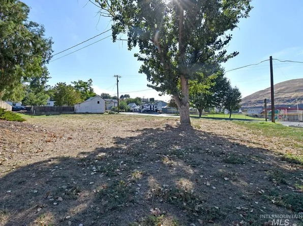 504 1st St, Asotin, WA 99402