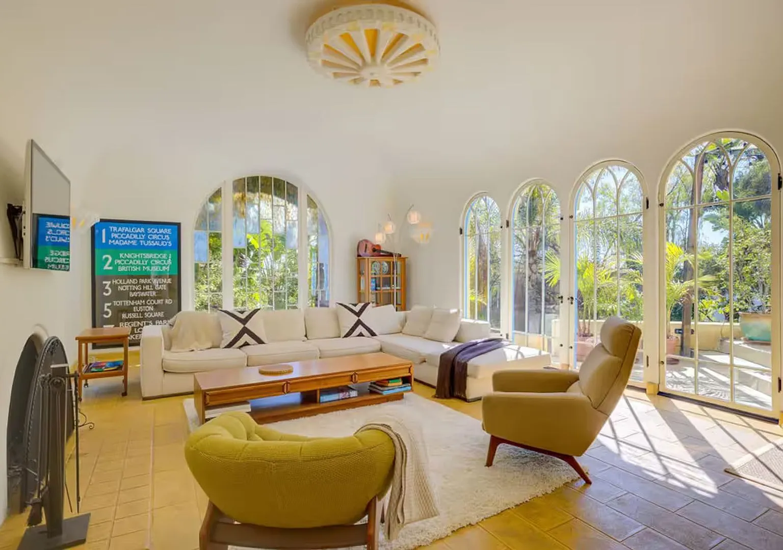 Glorious Gated Private 3 bed/ 3 bath Furnished Spanish Villa with Pool and Hot Tub in the Heart o... — Photo 2
