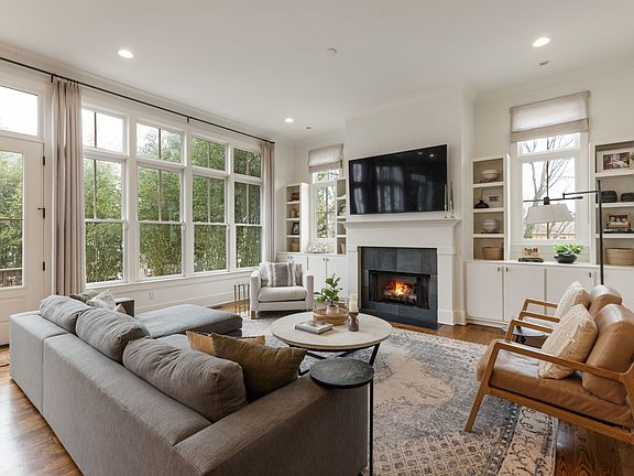4th image of 1420 Clifton Ln