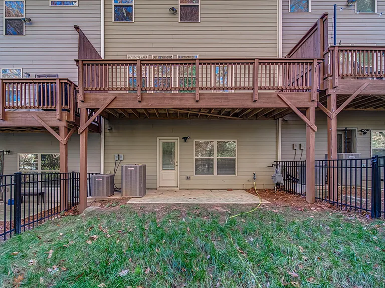 1363 Harris Way NE — Photo 8