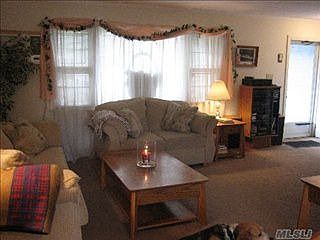 4th image of 894 Lilac Dr