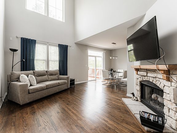 3rd image of 71 Tanglewood Dr