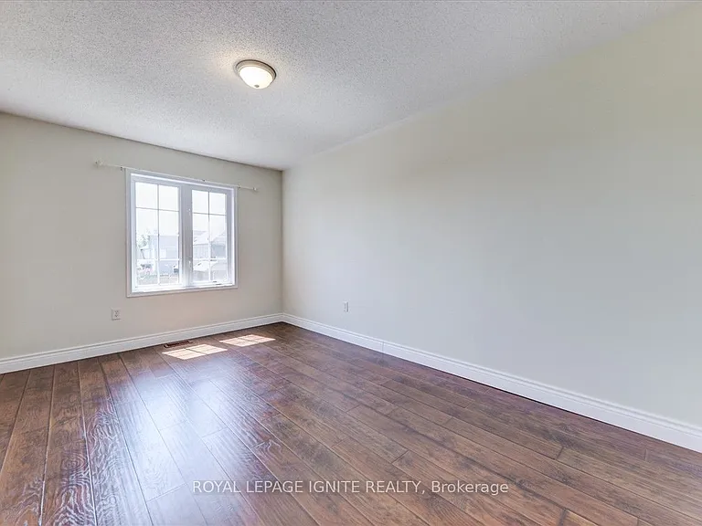 57 Armitage Cres — Photo 31