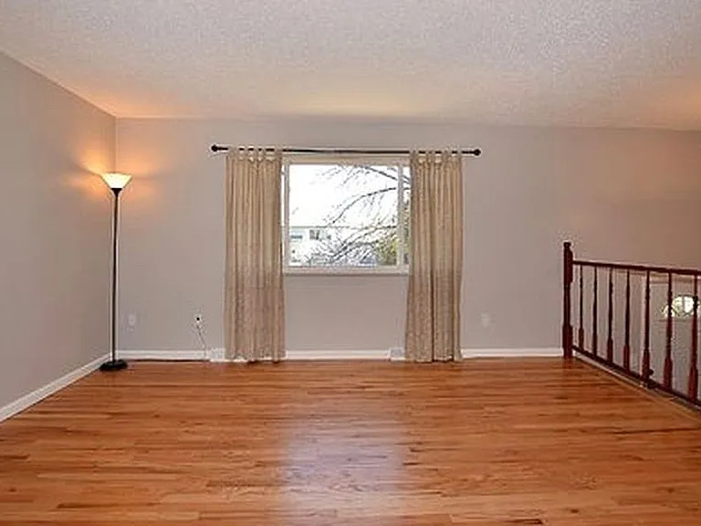 325 N Roosevelt Ave — Photo 2