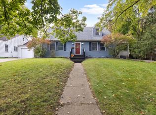 804 Roosevelt Rd, Woodstock, IL 60098