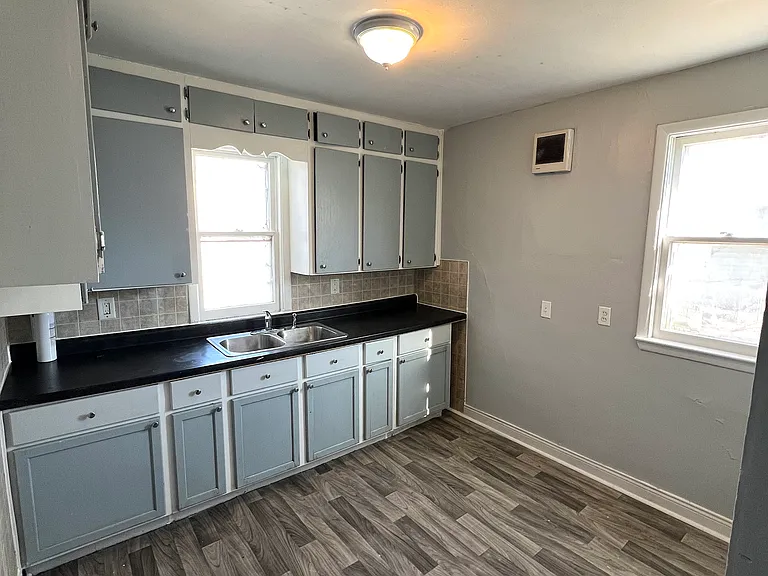 307 Locust St #1 — Photo 3