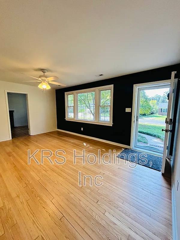 3 bed, 1.5 bath, 1404 sqft, $2,295 — Photo 4