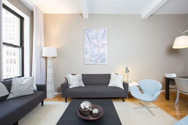 Rented by iAdvise Real Estate LLC | media 12