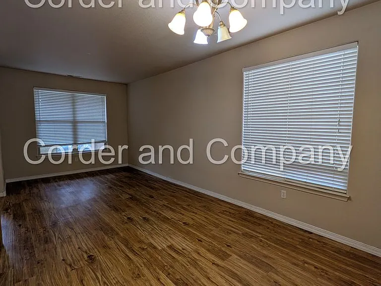 8827 Hampton Ave NE — Photo 4
