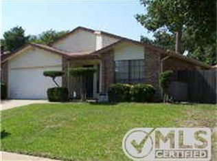 402 Moss Hill Ln, Euless, TX 76039