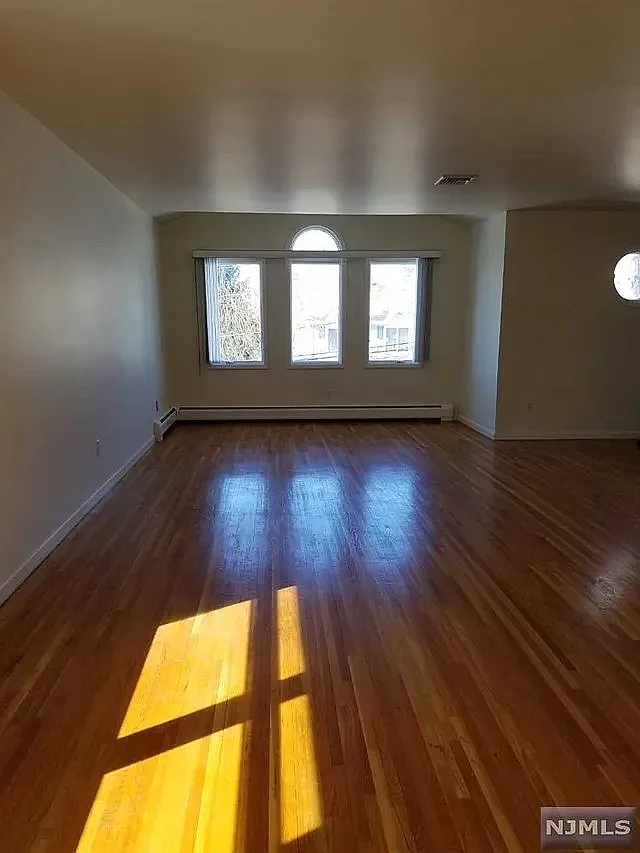 3 bed, $3,690 — Photo 2