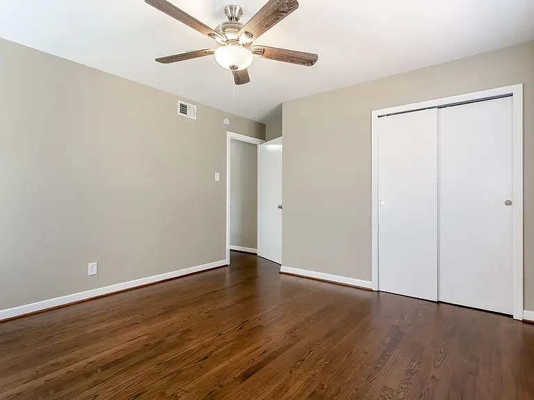 511 Classen Dr — Photo 19